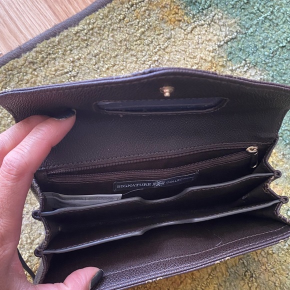 Signature Collection Clutch Wallet - Picture 6 of 6